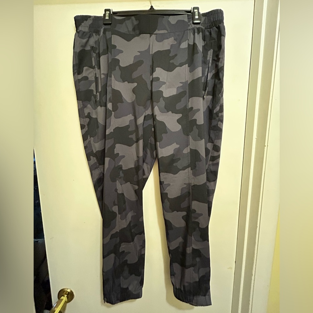 Old Navy NWOT Men's Gray & Green Stretch Lt Wt Camouflage Joggers, Sz XL